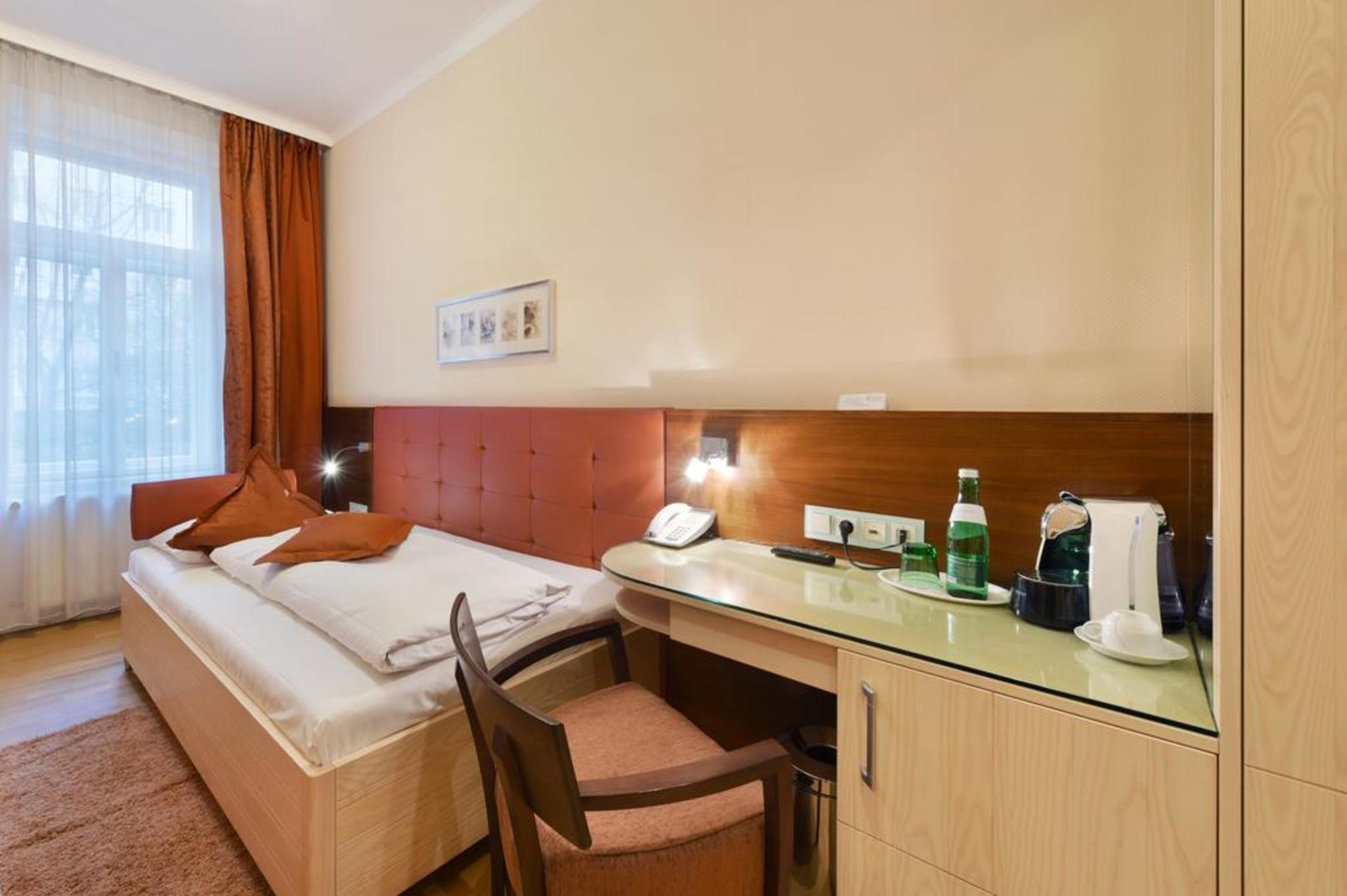 Hotel Pension Baronesse Вена Экстерьер фото