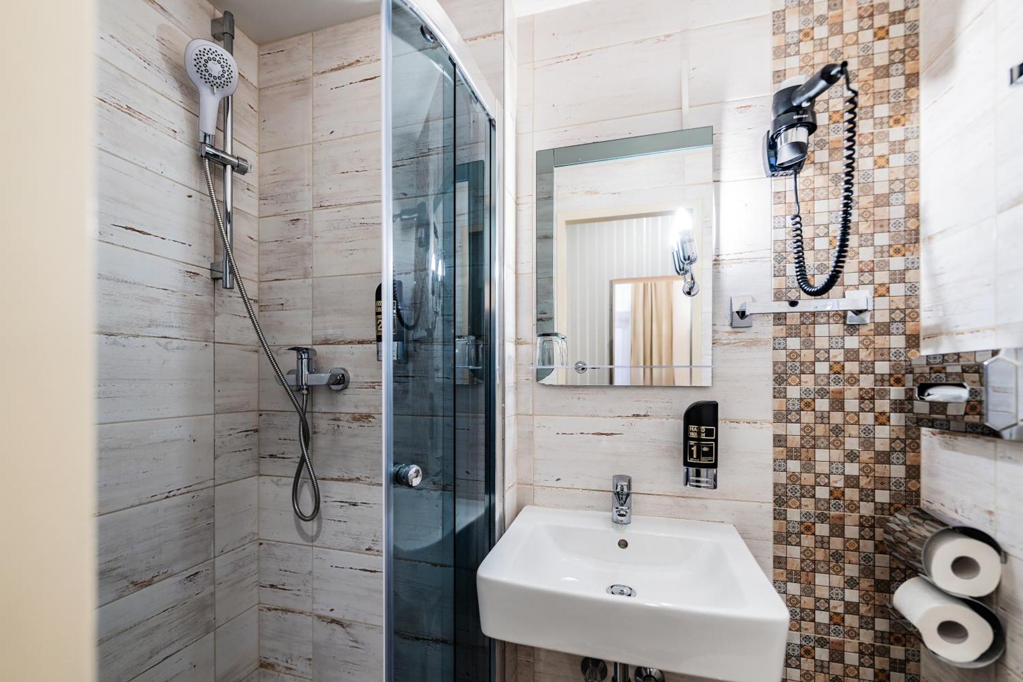 Hotel Pension Baronesse Вена Экстерьер фото